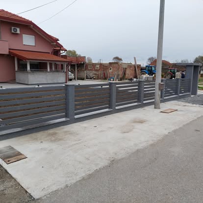 Horizontalna lamelna metalna ograda za okućnicu — Knight Project Zagreb